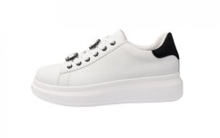 Bílo-černé sneakersy s broží