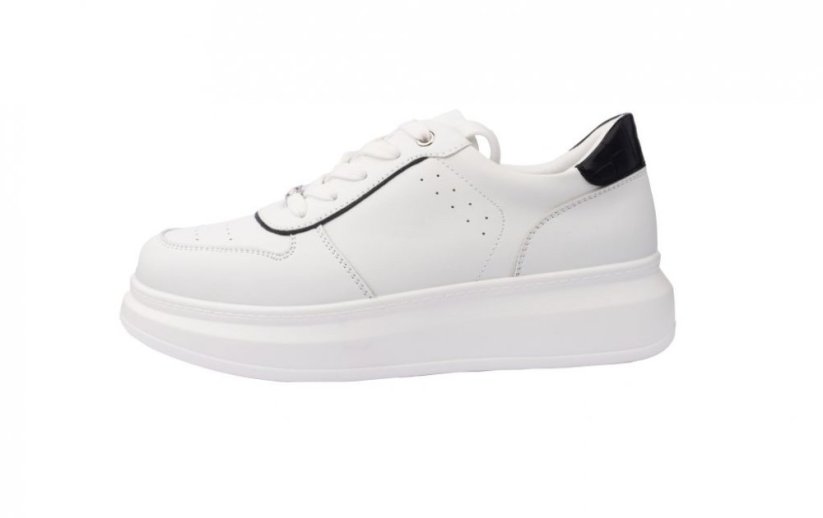 Sportovně elegantní bílo-černé sneakersy