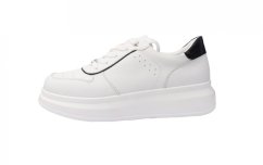 Sportovně elegantní bílo-černé sneakersy